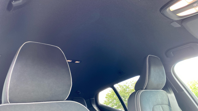 Volvo XC40 2.0 B4P Plus Black Edition 5dr Auto Petrol Estate